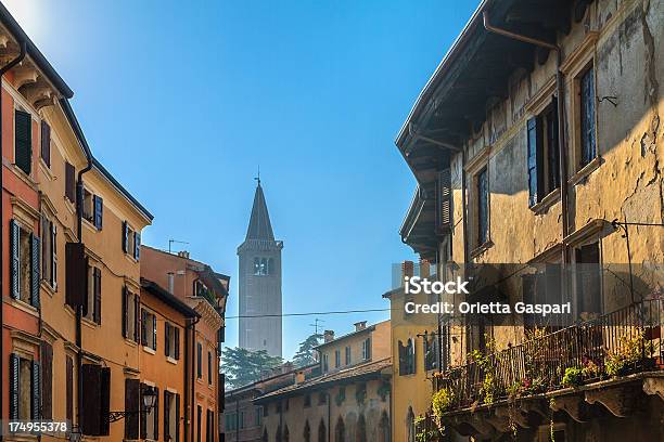 Verona Old Town Stockfoto und mehr Bilder von Altertümlich - Altertümlich, Altstadt, Architektonisches Detail