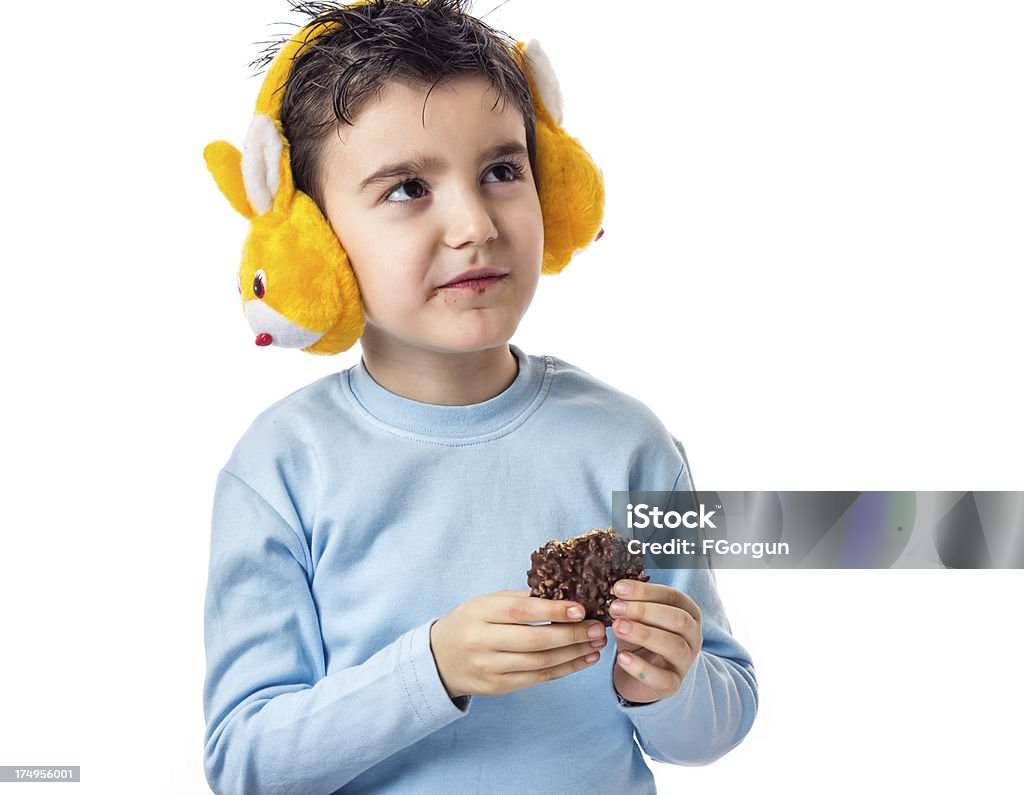 Petit garçon manger du chocolat - Photo de 6-7 ans libre de droits