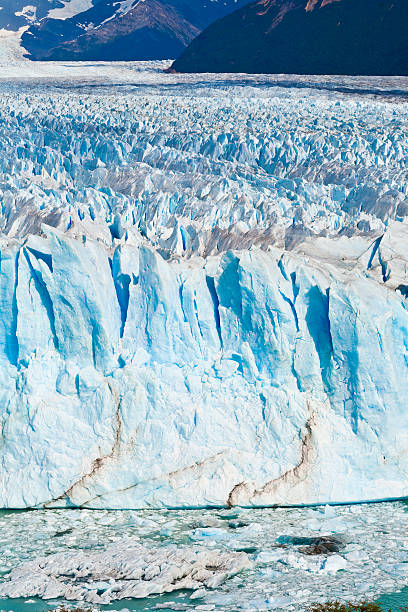 glaciar perito moreno en la patagonia, argentina - patagonia ice shelf vertical argentina fotografías e imágenes de stock