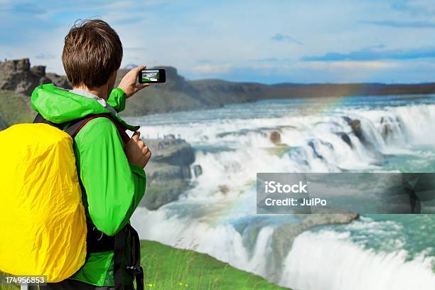 Foto de Islândia e mais fotos de stock de Cascata - Cascata, Tirar foto, Jovem Adulto