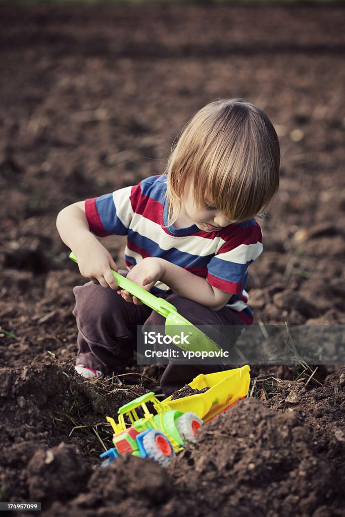 Rapaz carregar tractor, reboque - Royalty-free 2-3 Anos Foto de stock