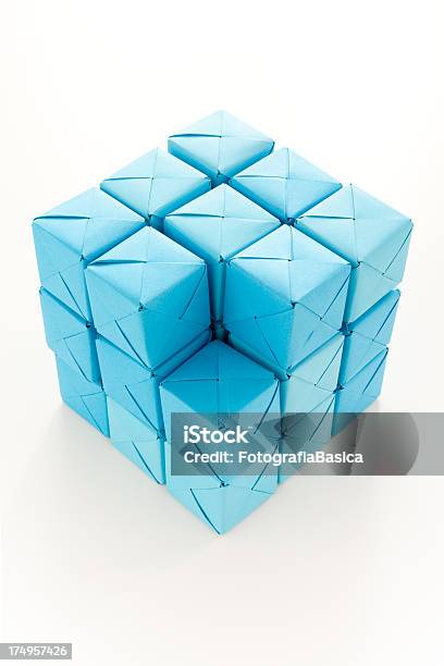 Cubo Em Falta - Fotografias de stock e mais imagens de Arquitetura - Arquitetura, Artesanato de Papel, Ausência