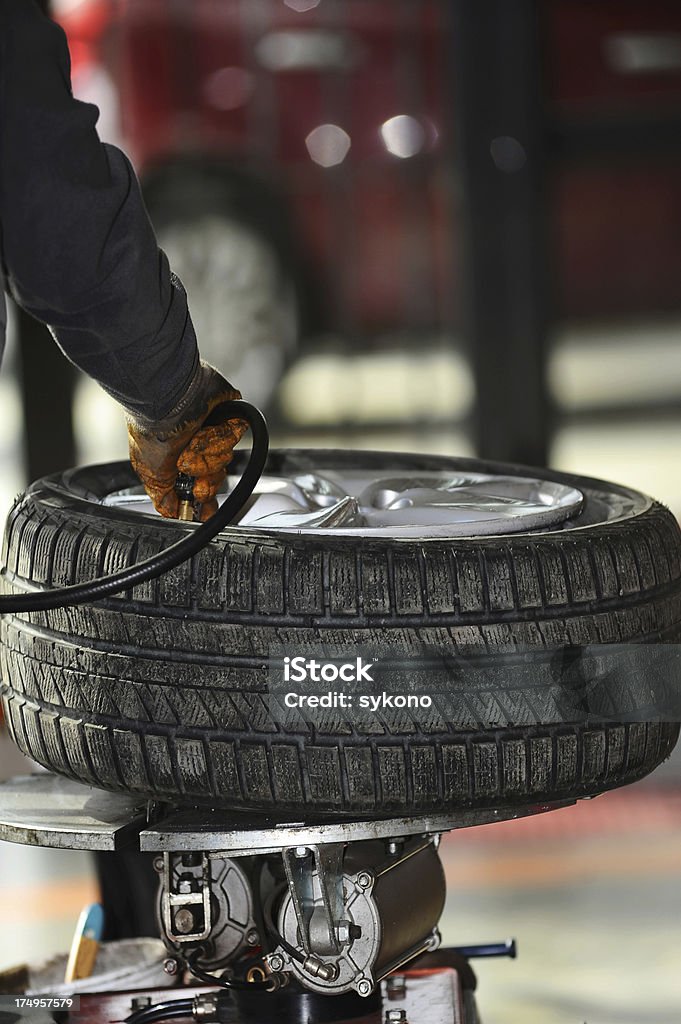 더하는가 에어제스처 차량 타이어 - 로열티 프리 바퀴 스톡 사진
