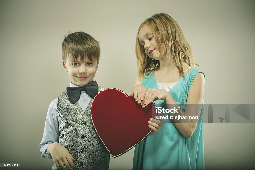 Menino e menina na data de Dia dos Namorados - Royalty-free 6-7 Anos Foto de stock