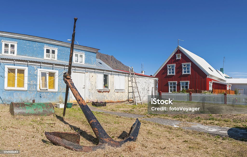 Coloridas casas de vila de pescadores âncora Islândia - Foto de stock de Aldeia royalty-free