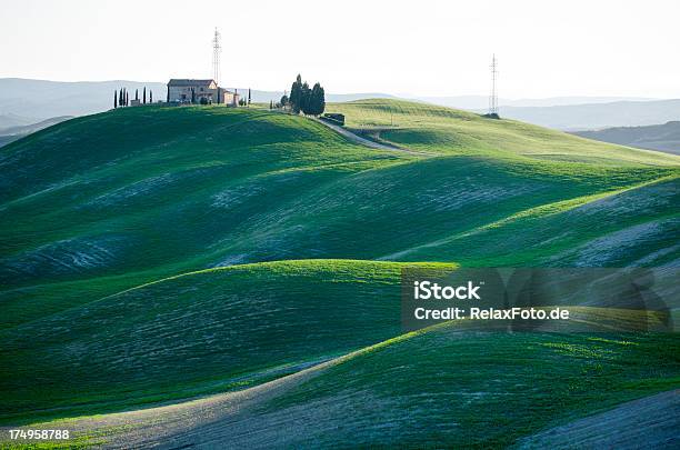 Las Formas De Crete Senesi Típico Paisaje De Toscana Italia Foto de stock y más banco de imágenes de Moldeado