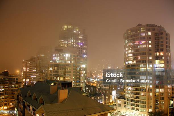 Wohnzimmer In The Mist Stockfoto und mehr Bilder von Abenddämmerung - Abenddämmerung, Architektur, Bedeckter Himmel