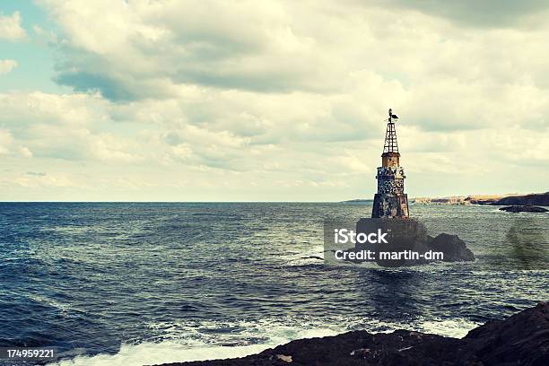 Photo libre de droit de Phare banque d'images et plus d'images libres de droit de Bâtiment vu de l'extérieur - Bâtiment vu de l'extérieur, Ciel couvert, Ciel menaçant