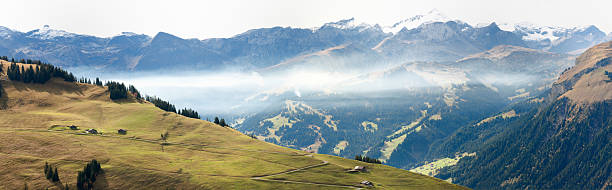 panorama de obersimmental, wildstrubel wildhorn cimeira, e na suíça - wildhorn imagens e fotografias de stock