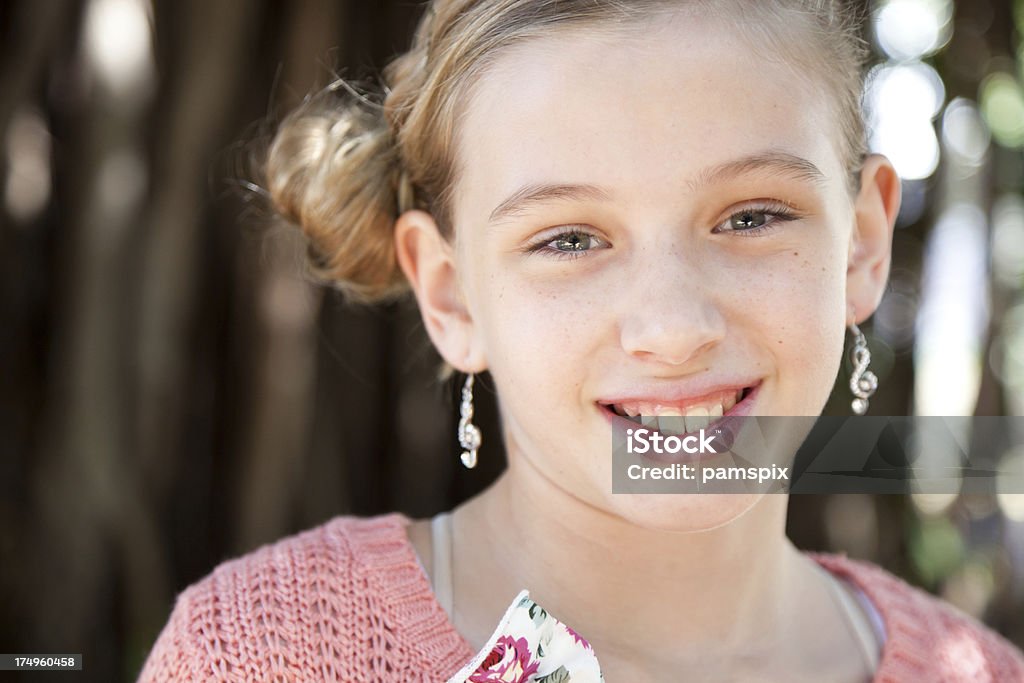 Menina usando brincos de Clave de Sol conceito de música e dança - Foto de stock de Adolescente royalty-free