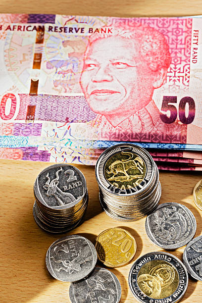 vários sul-africana sheaf de novas moedas e notas mandela - bringing home the bacon image high angle view vertical imagens e fotografias de stock