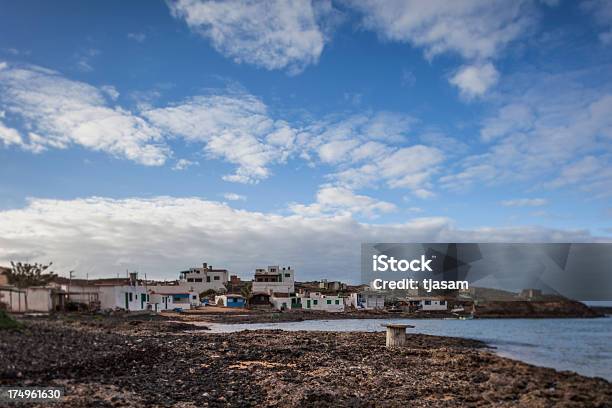 Foto de Aldeia De Pescadores e mais fotos de stock de Azul - Azul, Concentração populacional, Céu - Fenômeno natural