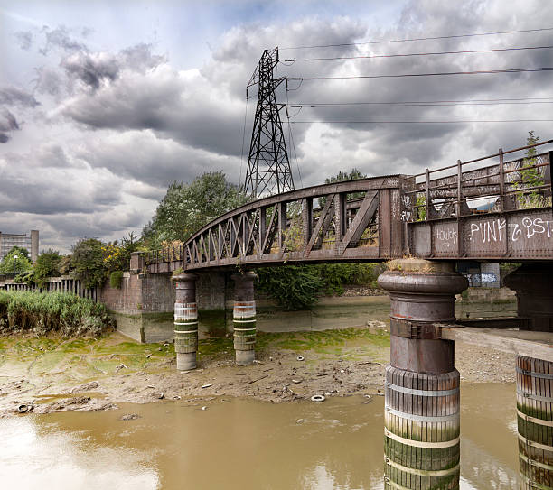 bow creek, london - abandoned london england bridge railway bridge fotografías e imágenes de stock