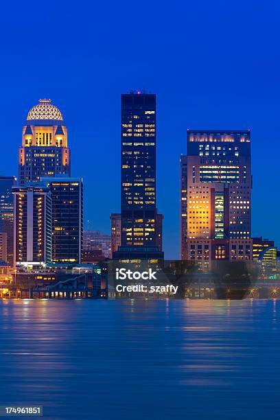 Louisville Kentucky Eua - Fotografias de stock e mais imagens de Louisville - Kentucky - Louisville - Kentucky, Horizonte Urbano, Centro da Cidade