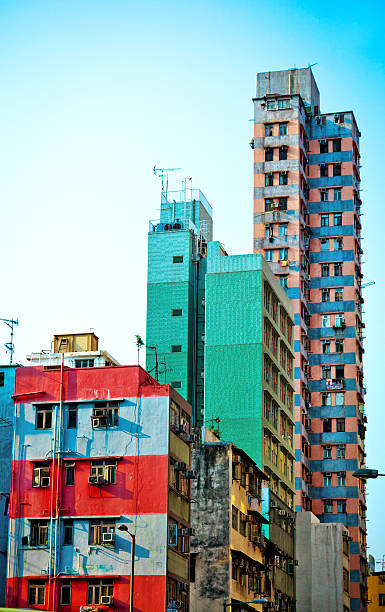 edificio en hongkong caras - too small architecture in a row apartment fotografías e imágenes de stock