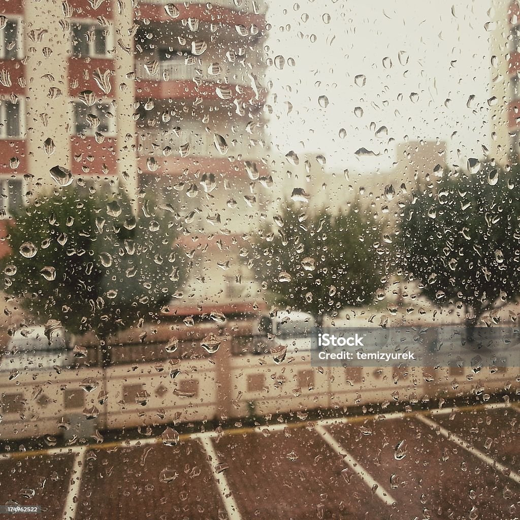 Kroplami deszczu na oknie - Zbiór zdjęć royalty-free (Abstrakcja)