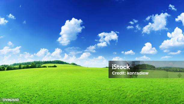 68 메가픽셀 연두빛 힐스녹색 잔디 메도 풍경 경관에 대한 스톡 사진 및 기타 이미지 - 경관, 고독-부정적인 감정 표현, 구름