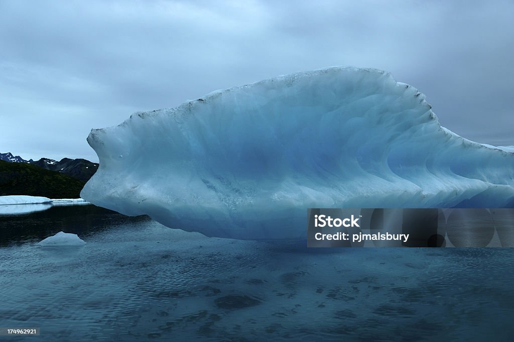 Ветер резные Льдина - Стоковые фото Айсберг - ледовое образовании роялти-фри