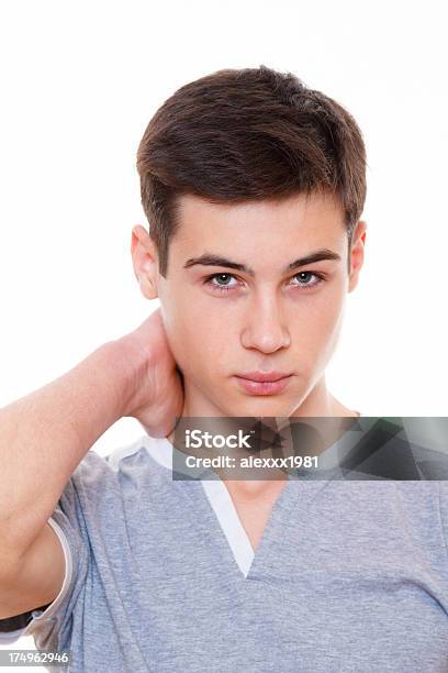 강렬한 젊은 남자 18-19세에 대한 스톡 사진 및 기타 이미지 - 18-19세, 갈색 눈, 갈색 머리
