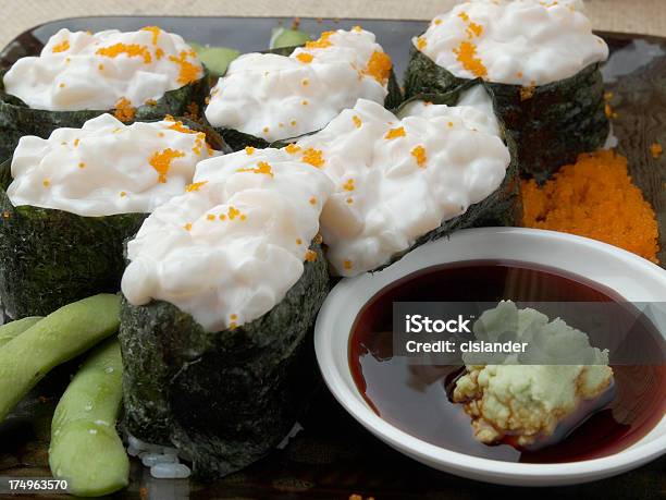 Vieira Cremosos Rolos De Sushi - Fotografias de stock e mais imagens de Arroz - Alimento Básico - Arroz - Alimento Básico, Comida japonesa, Comida salgada