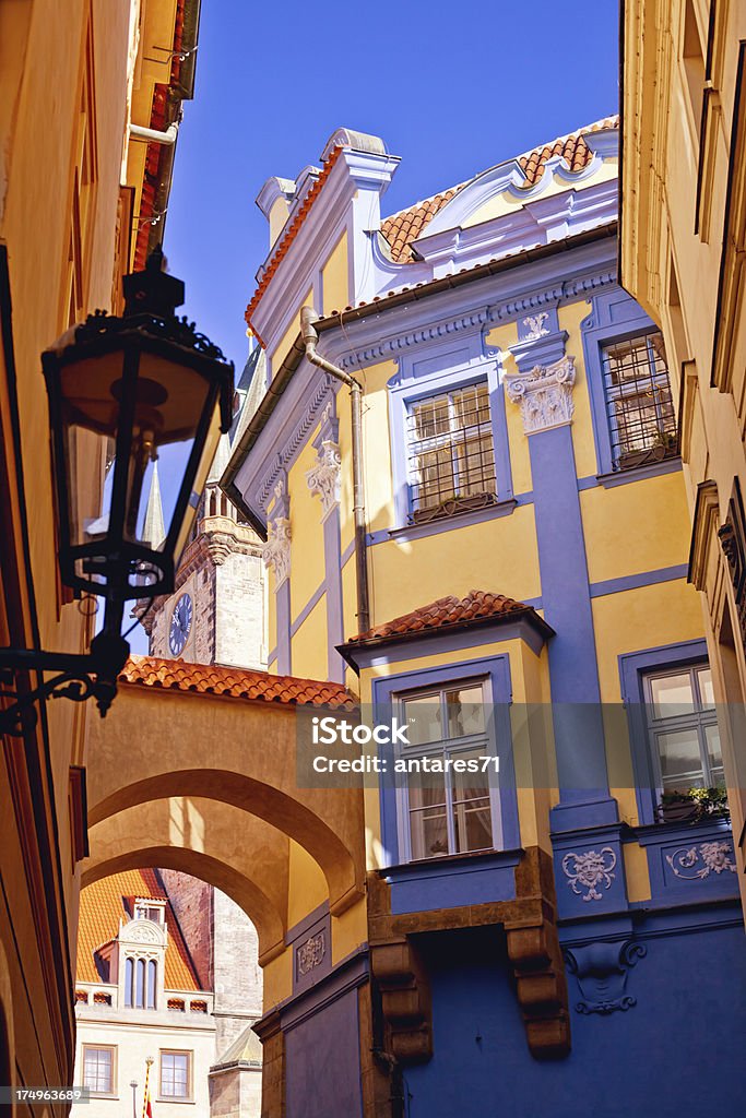 Прага street - Стоковые фото Арка - архитектурный элемент роялти-фри