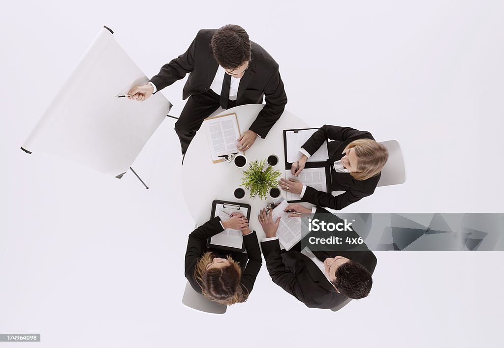 Vista de arriba de una reunión de negocios - Foto de stock de 20 a 29 años libre de derechos