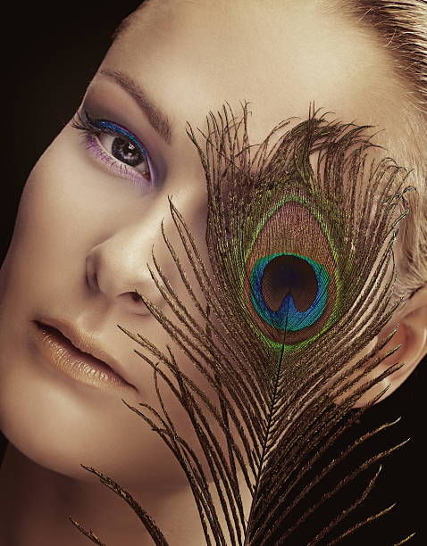 bella mujer con maquillaje multicolored sobre fondo negro - stage makeup peacock make up feather fotografías e imágenes de stock
