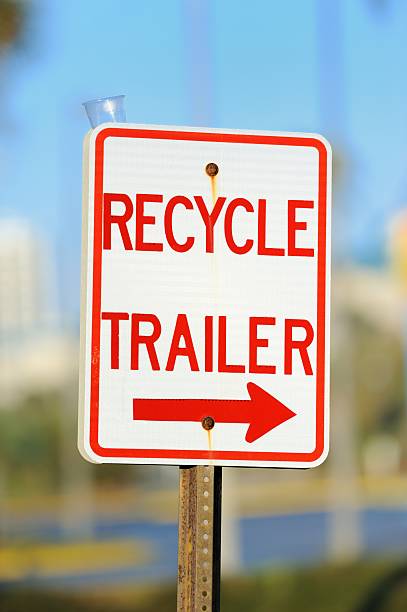 istock Recycle trailer arrow sign 174965499