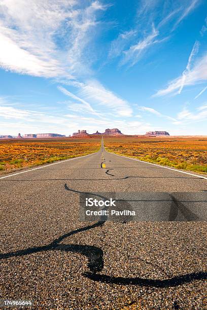 Highway 163 Nella Monument Valley Stati Uniti Occidentali - Fotografie stock e altre immagini di Altopiano