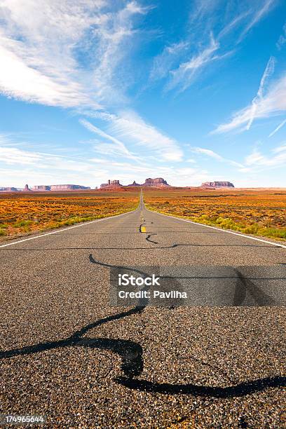 Autostrada 163 W Monument Valley Zachodnie Stany Zjednoczone - zdjęcia stockowe i więcej obrazów Ameryka