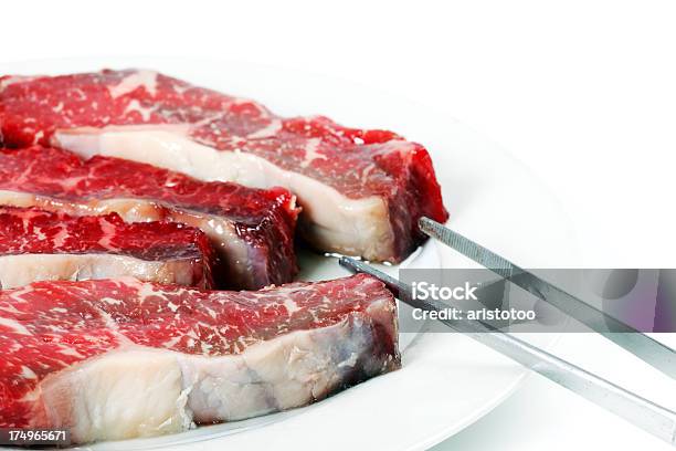 Sequedad De Materias Primas Y Engrasada Entrecôtes Foto de stock y más banco de imágenes de Bistec - Bistec, Carne, Carne de vaca