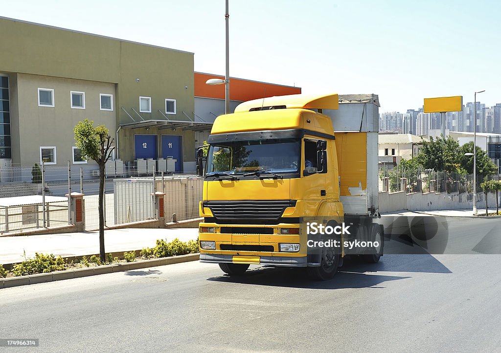 O Veículo em estrada - Foto de stock de Amarelo royalty-free