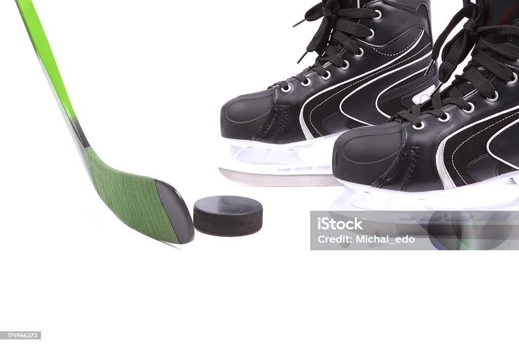 ホッケースティック、スケート、パック - アイススケートのロイヤリティフリーストックフォト