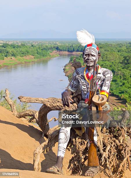 カロ男性 - エチオピアのストックフォトや画像を多数ご用意 - エチオピア, 木製, 運ぶ