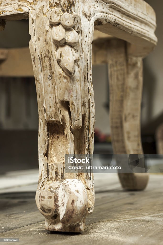 Attaccando termites arredi in legno - Foto stock royalty-free di Antico - Vecchio stile