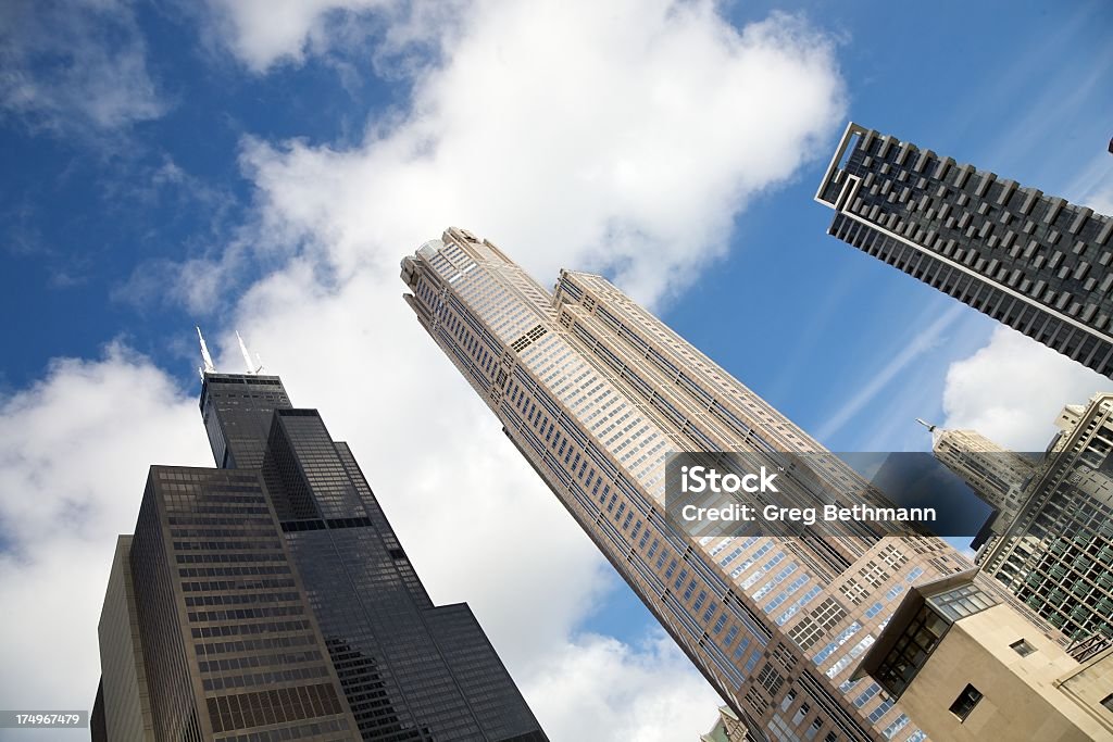 Edificio de oficinas - Foto de stock de Aguja - Chapitel libre de derechos