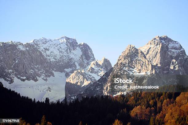 Zugspitze E Alpspitze Na Manhã Sol - Fotografias de stock e mais imagens de Alemanha - Alemanha, Alpes Europeus, Alpspitze