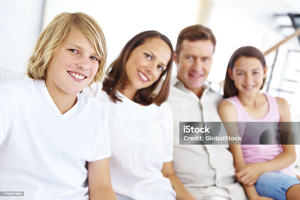 Ele gosta de passar tempo com sua família - Royalty-free Abraçar Foto de stock