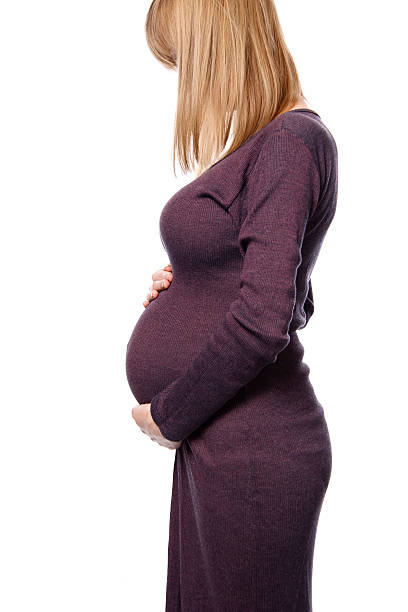 widok z boku smutna kobieta w ciąży stałego - teenage pregnancy obrazy zdjęcia i obrazy z banku zdjęć