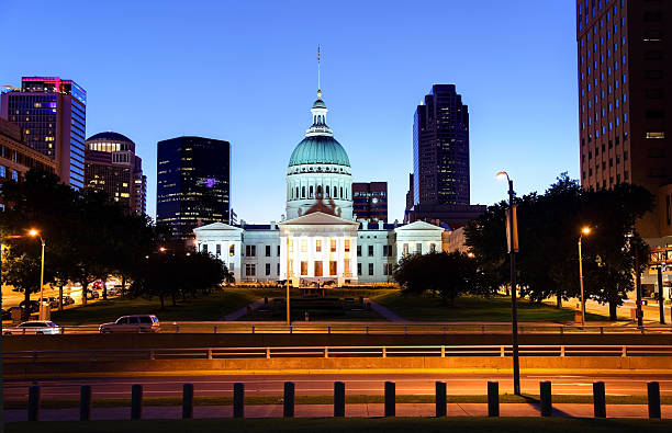 istock Old St. Louis County Courthouse and the downtown skyline 174968539