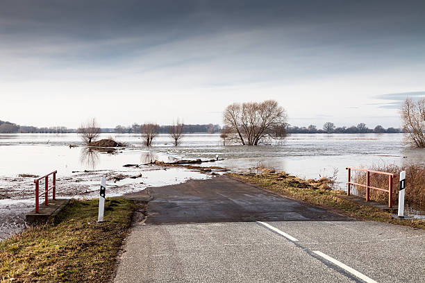 istock Winter flood at the Elbe River - Winterhochwasser 174968953