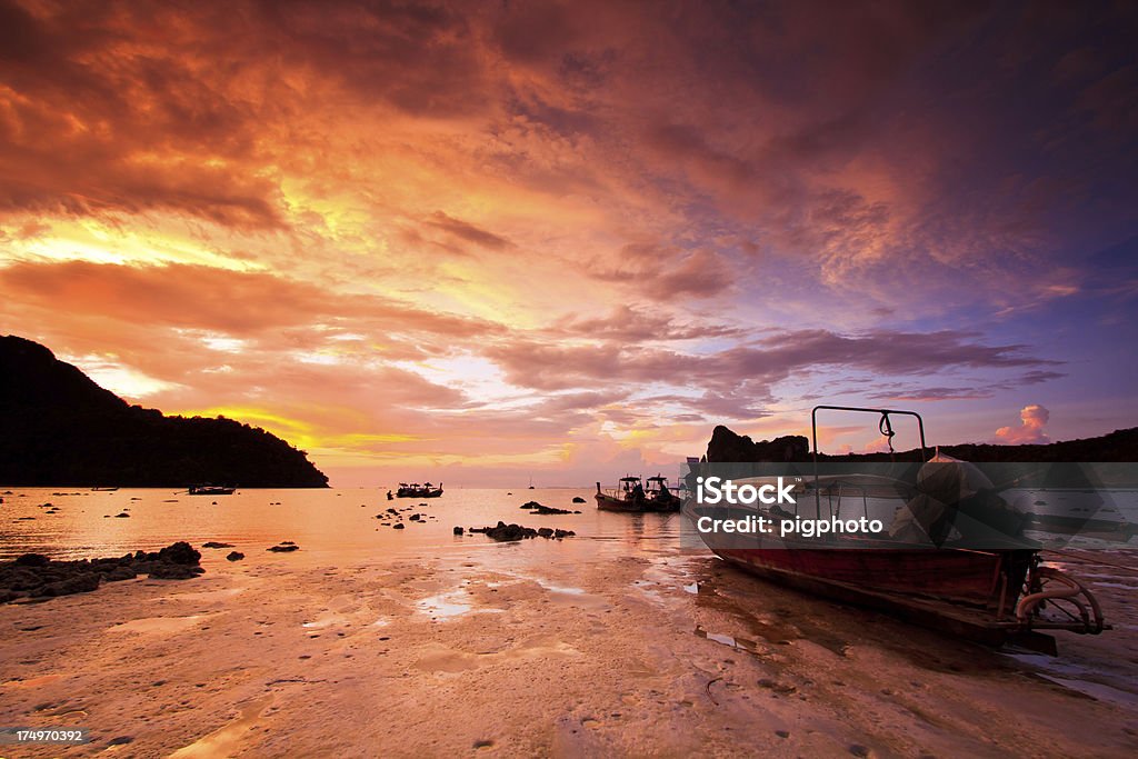 Ilha mar ao pôr do sol - Royalty-free Ajardinado Foto de stock