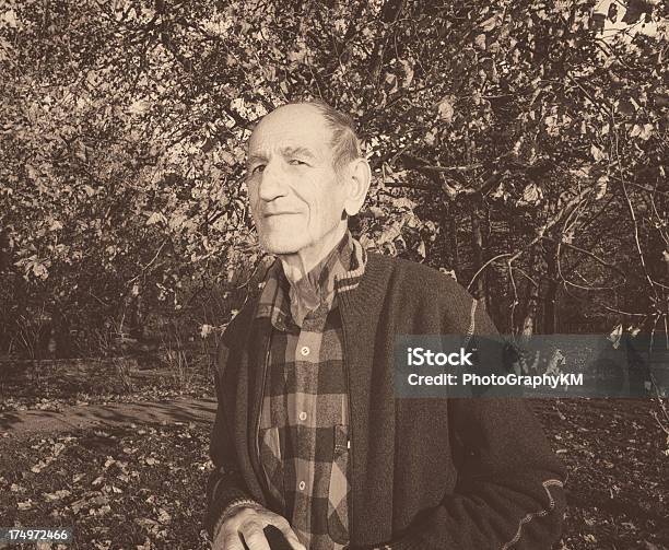 Портрет Старшие Мужчины — стоковые фотографии и другие картинки 70-79 лет - 70-79 лет, Активный образ жизни, Активный пенсионер