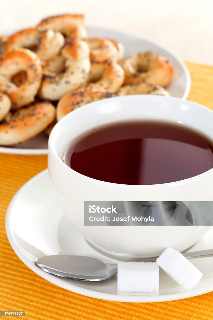 Pretzel papavero con tè - Foto stock royalty-free di Alimentazione non salutare