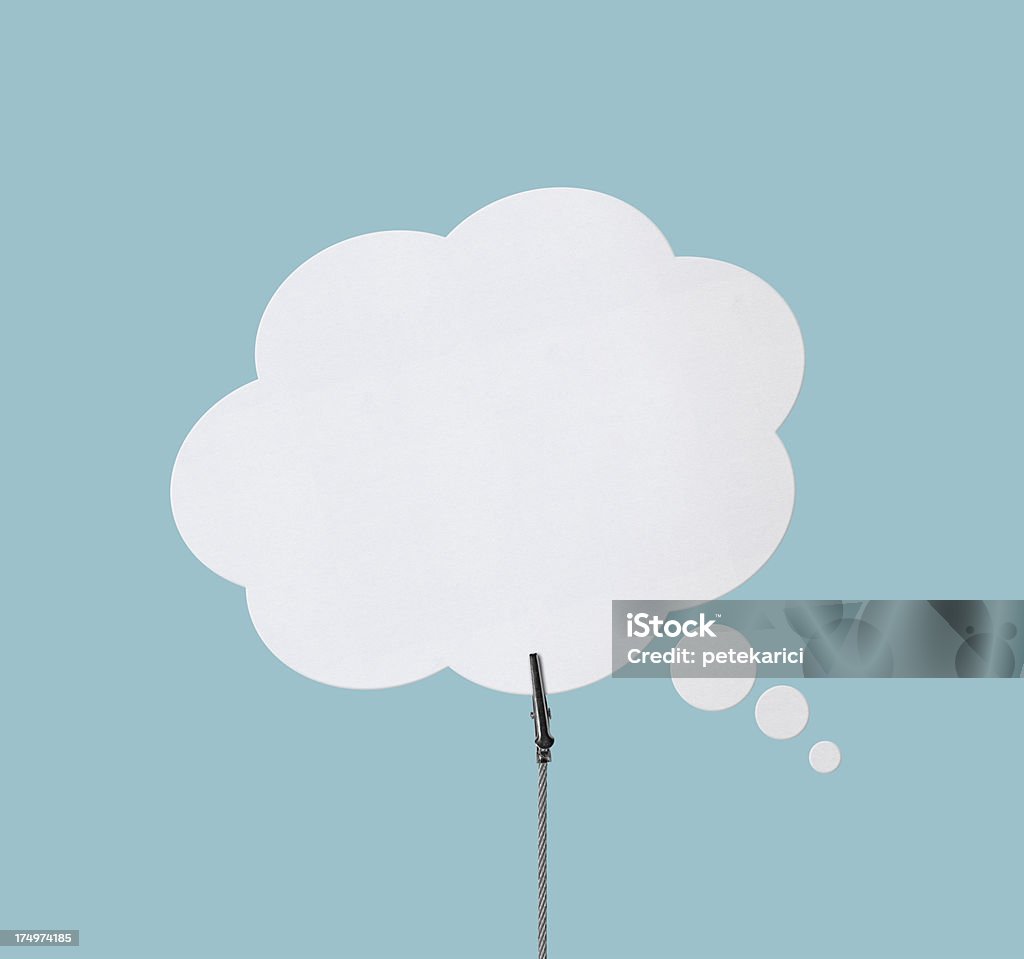 Speech Bubbles в проволочный зажим (Обтравка) - Стоковые фото Разрезанная или разорванная бумага роялти-фри