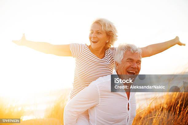 Foto de Alegre Idosos e mais fotos de stock de 60 Anos - 60 Anos, Abraçar, Adulto