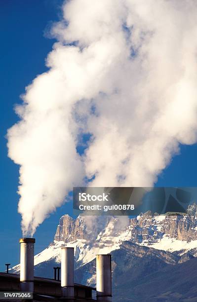 Isère Francia Inquinamento Usine Grenoble - Fotografie stock e altre immagini di Ambientazione esterna - Ambientazione esterna, Ambiente, Attrezzatura energetica