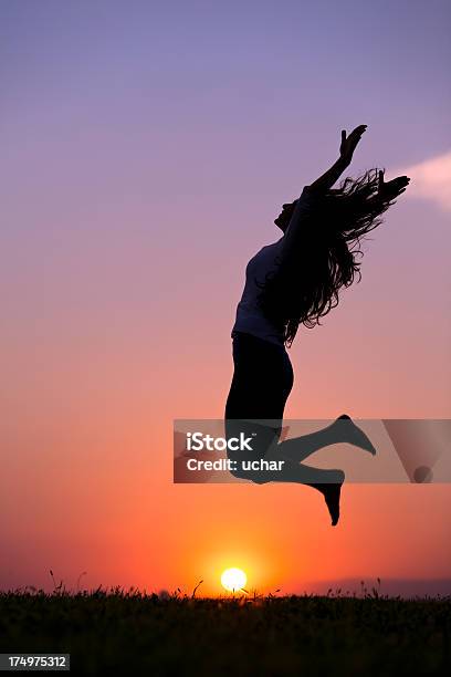 Yoga Sunsire - Fotografie stock e altre immagini di Adulto - Adulto, Agilità, Ambientazione esterna