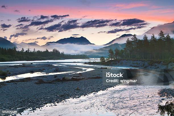 Mattina Di Alba Sul Fiume Lech Vicino Forchach Tirolo Austria - Fotografie stock e altre immagini di Austria