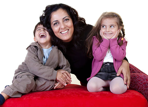 フォトグラファーの女性と彼女のツインズ - three person family flash ストックフォトと画像